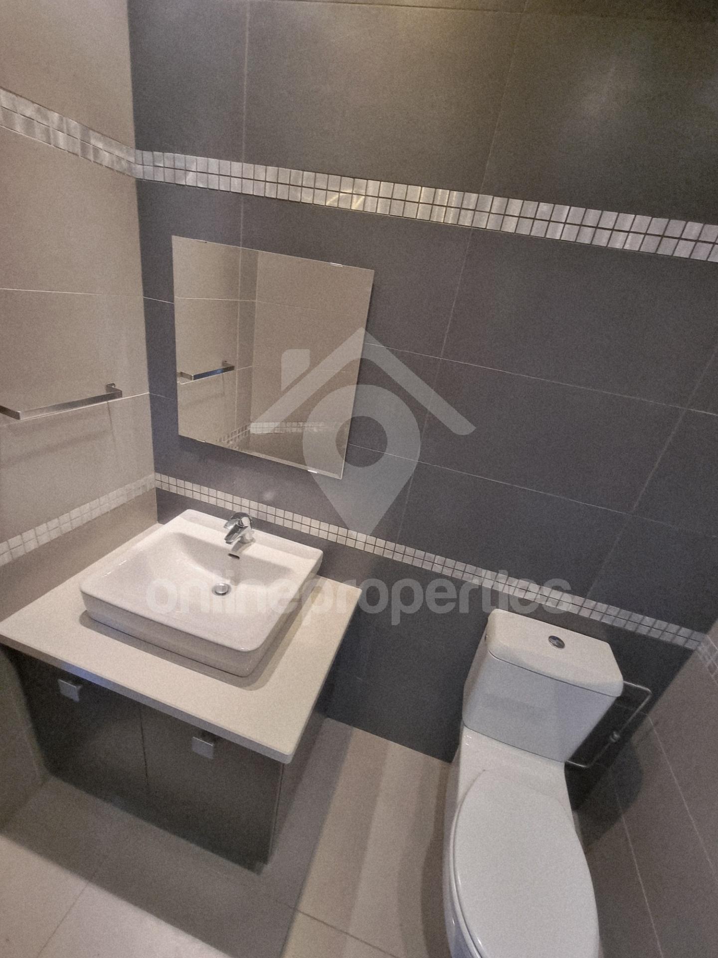 To change image, hover mouse over thumbnails below