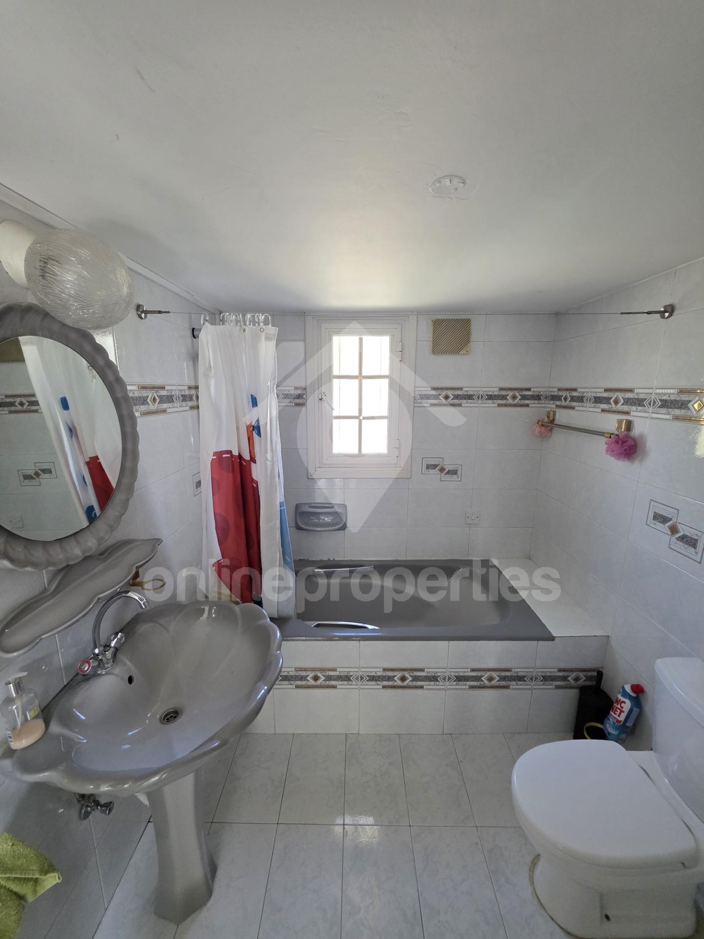 To change image, hover mouse over thumbnails below