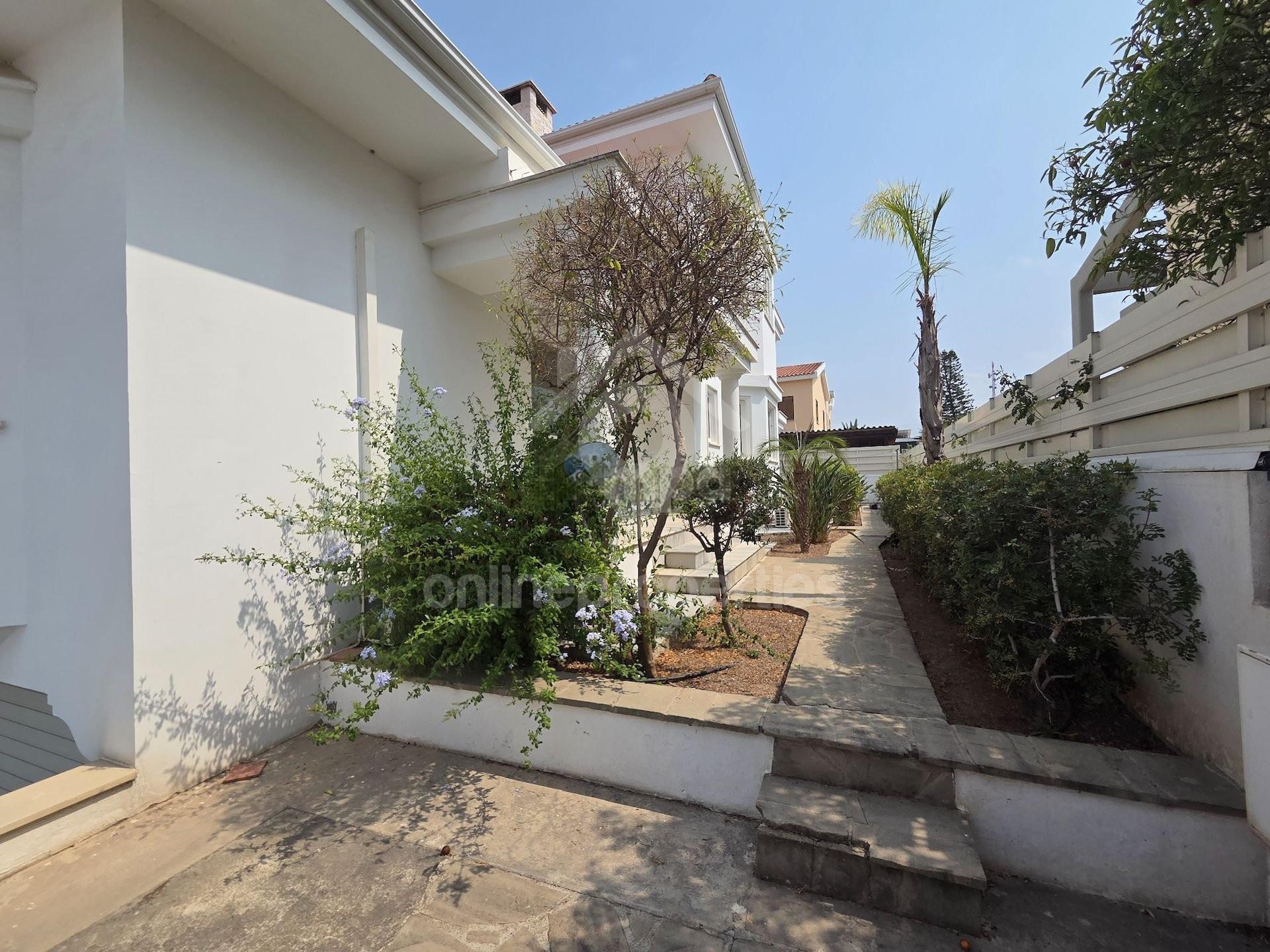 To change image, hover mouse over thumbnails below