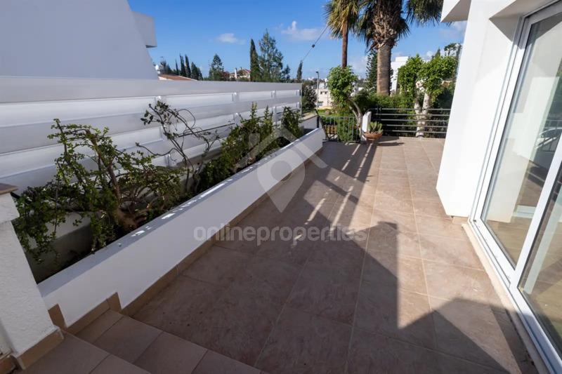 To change image, hover mouse over thumbnails below