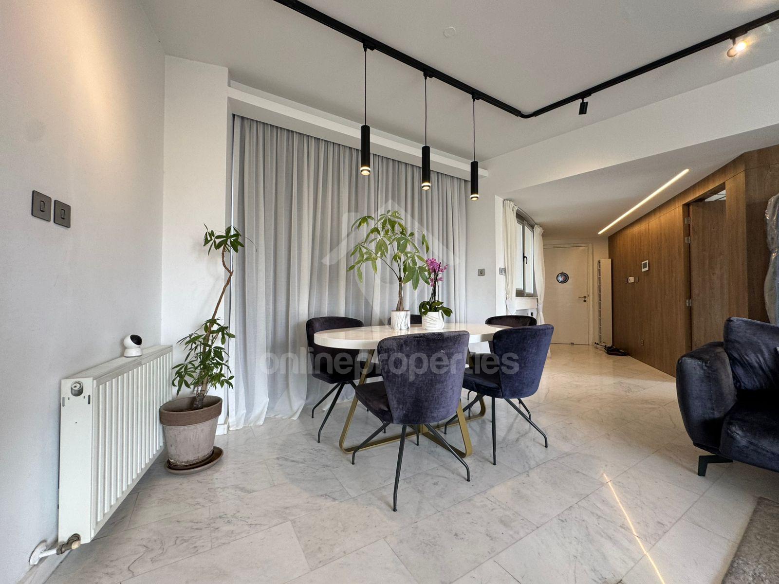 To change image, hover mouse over thumbnails below