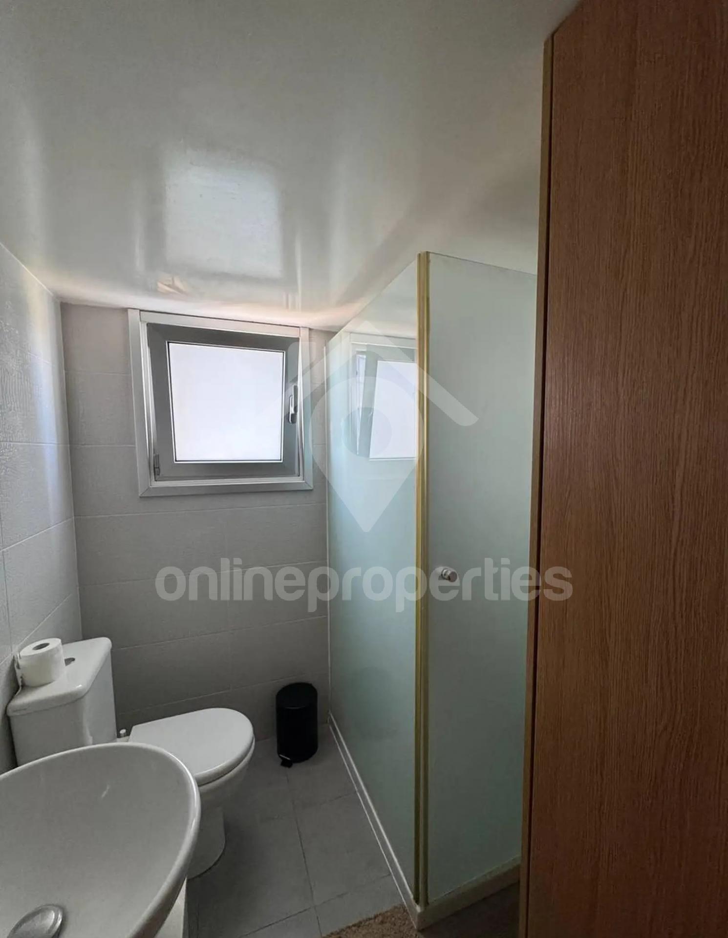 To change image, hover mouse over thumbnails below