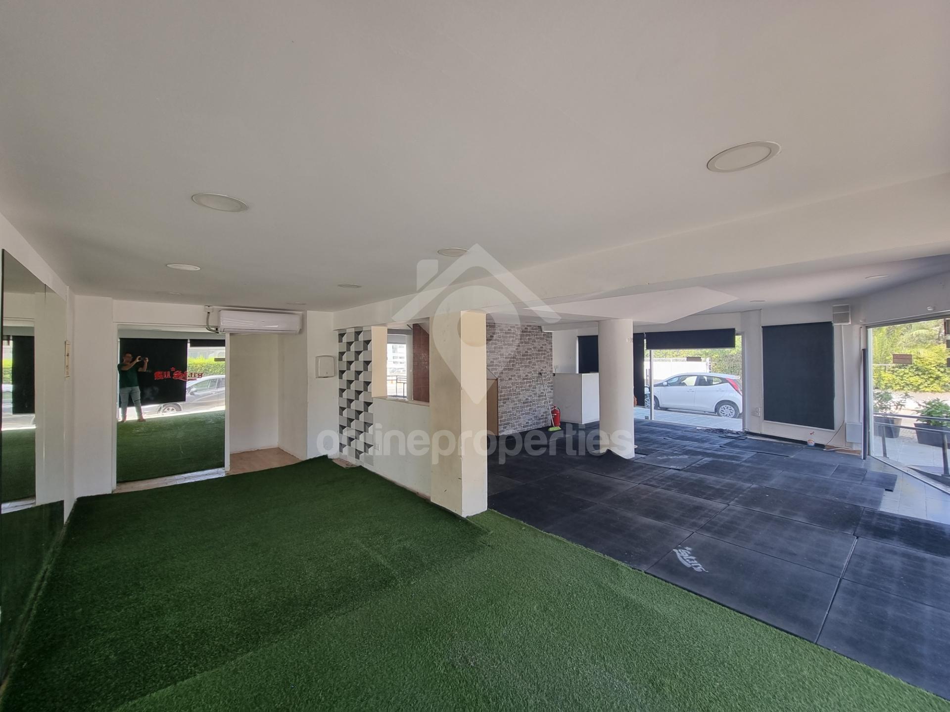 To change image, hover mouse over thumbnails below