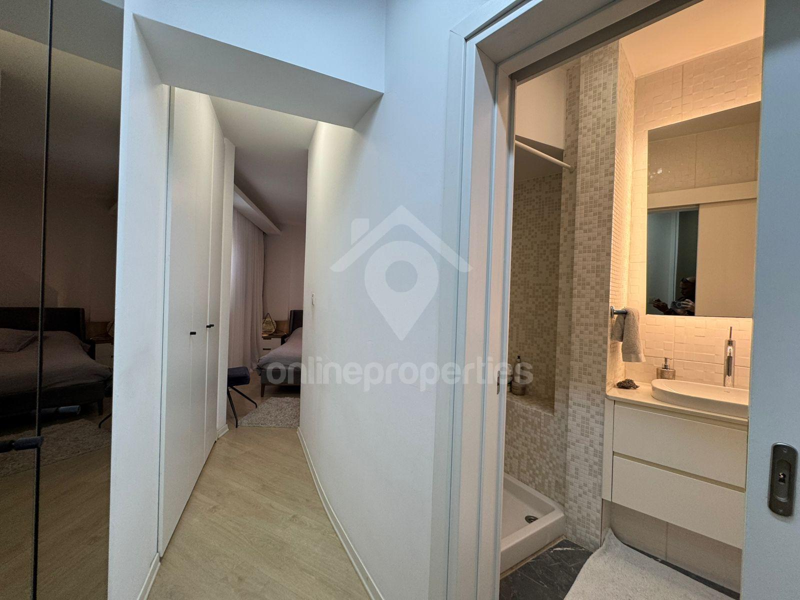 To change image, hover mouse over thumbnails below