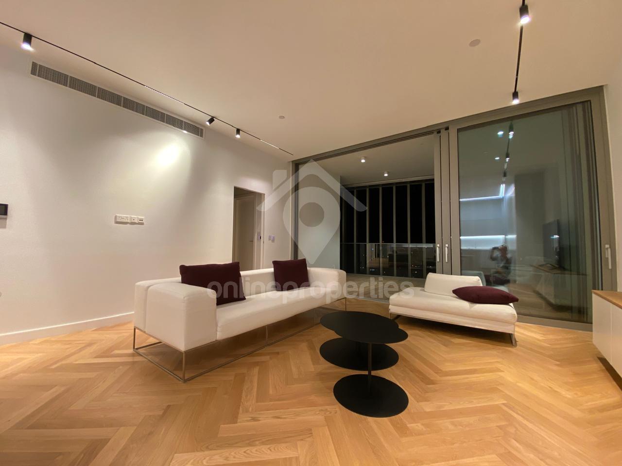 To change image, hover mouse over thumbnails below