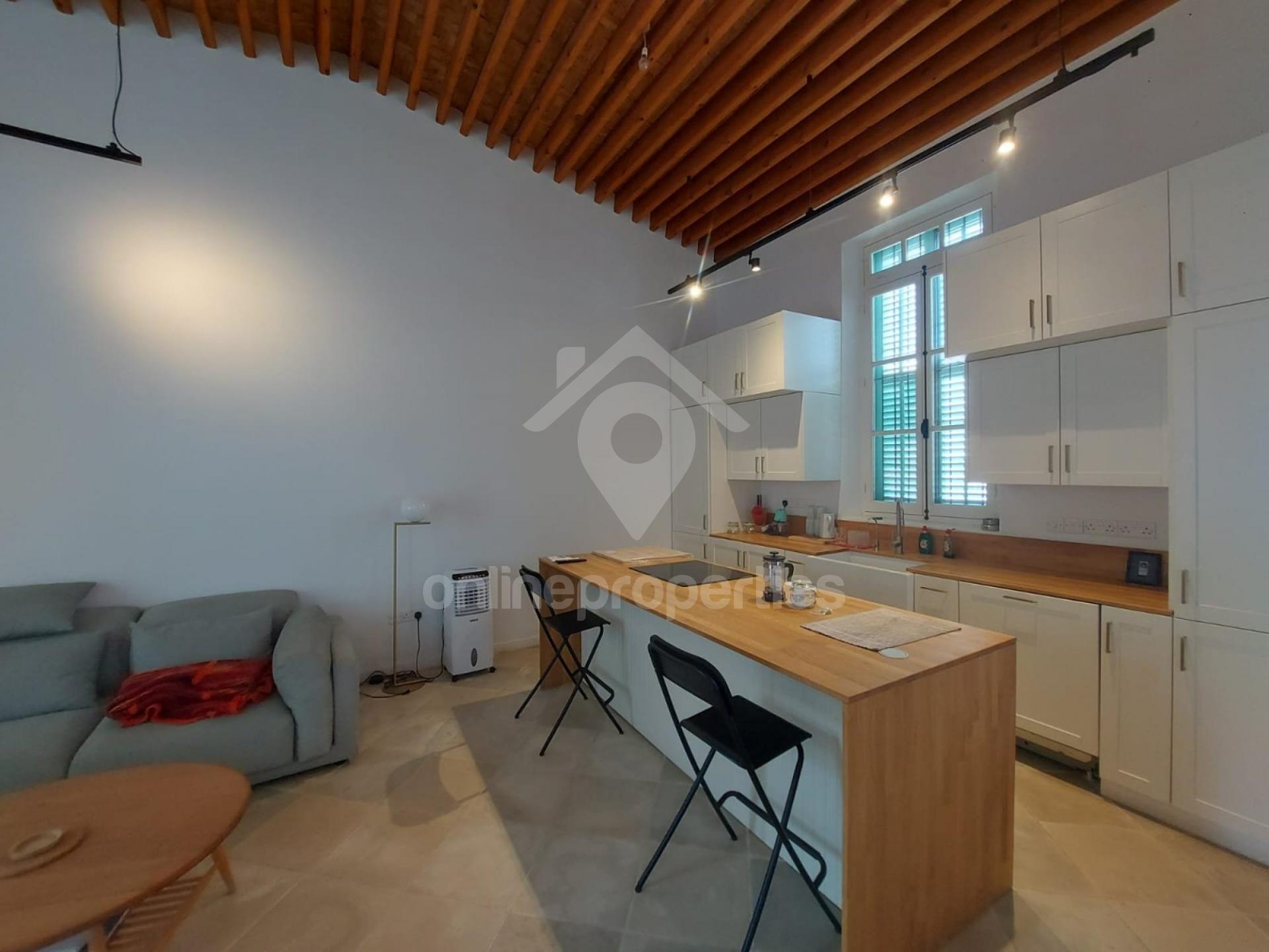 To change image, hover mouse over thumbnails below