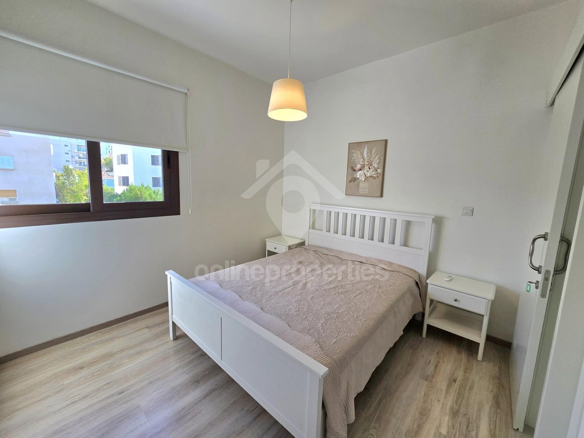 To change image, hover mouse over thumbnails below