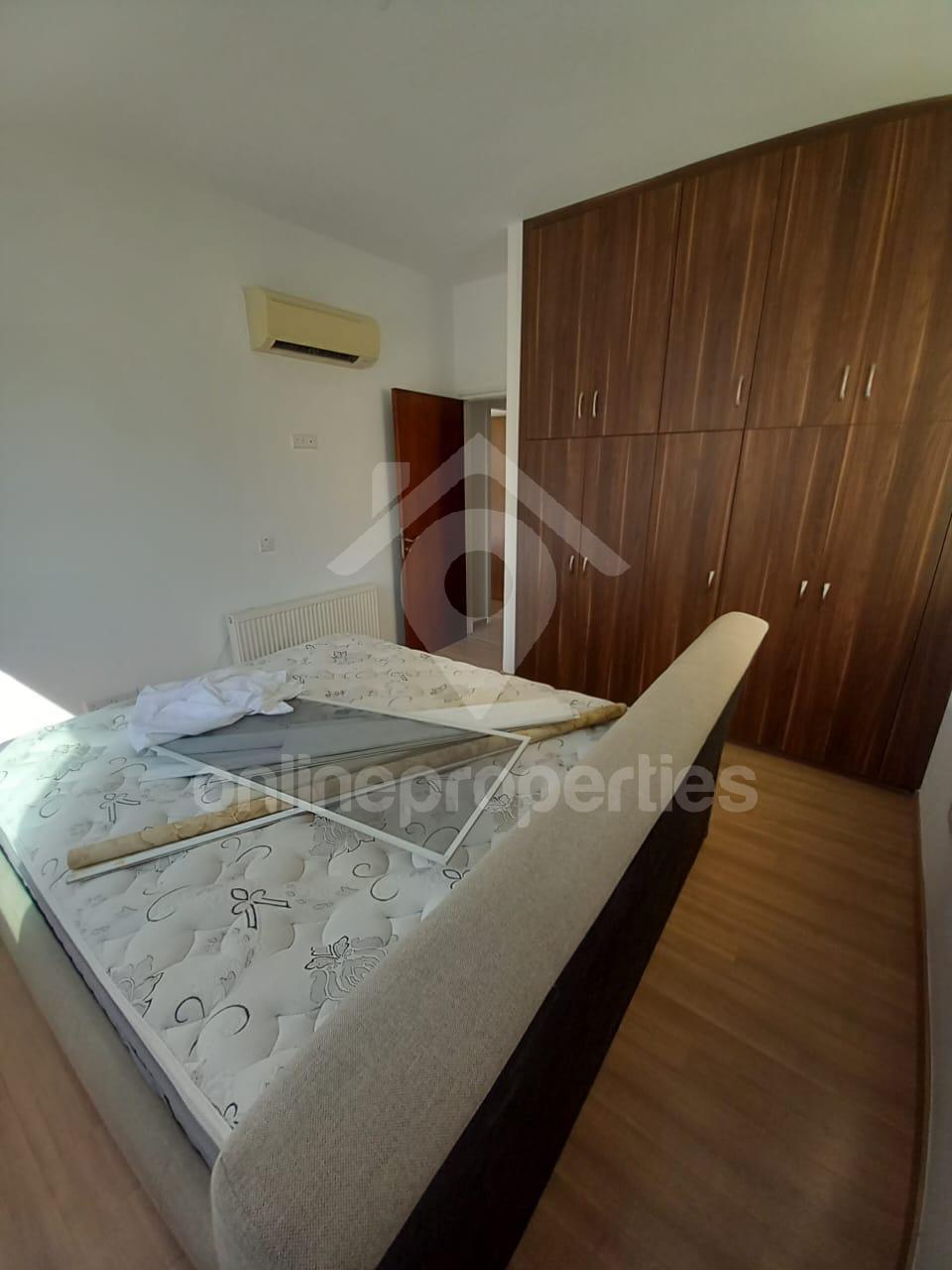 To change image, hover mouse over thumbnails below