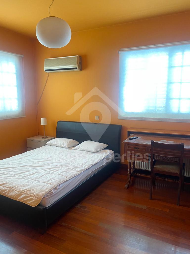 To change image, hover mouse over thumbnails below