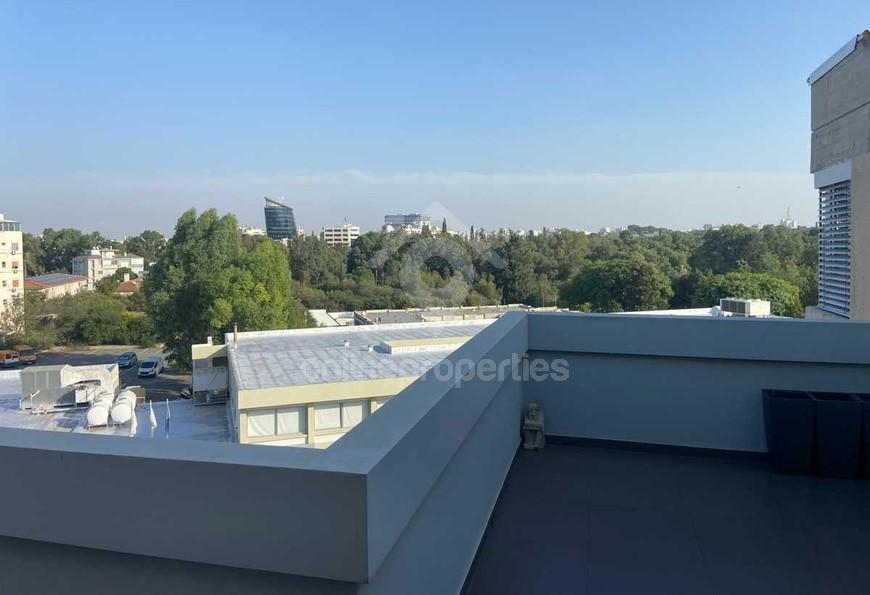 To change image, hover mouse over thumbnails below