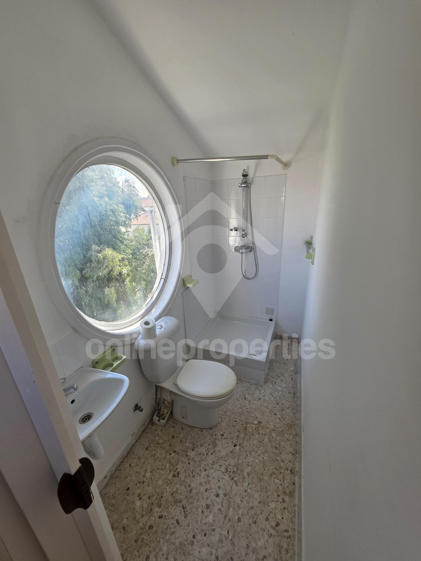 To change image, hover mouse over thumbnails below