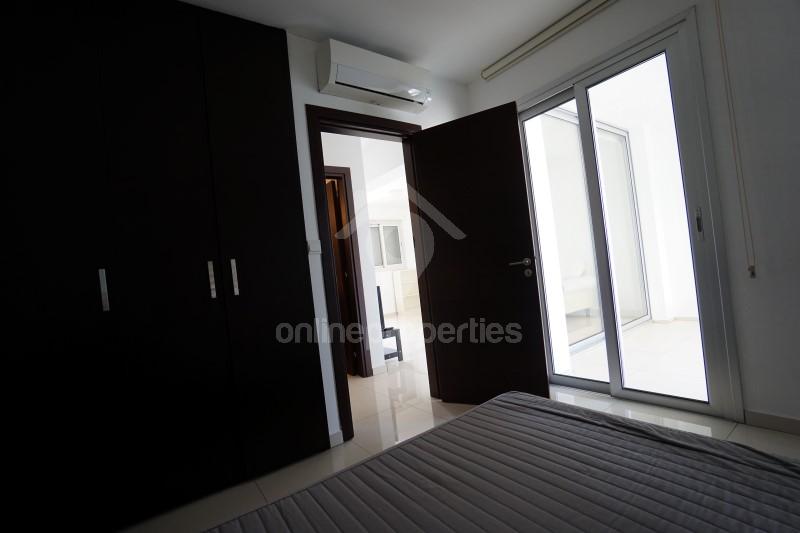 To change image, hover mouse over thumbnails below