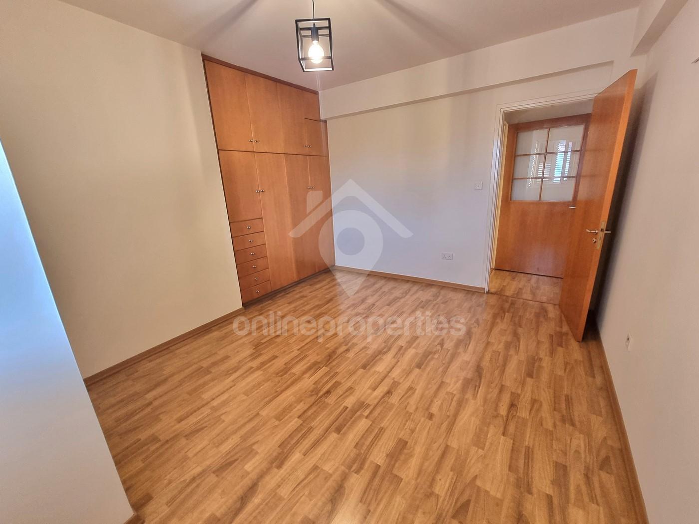 To change image, hover mouse over thumbnails below