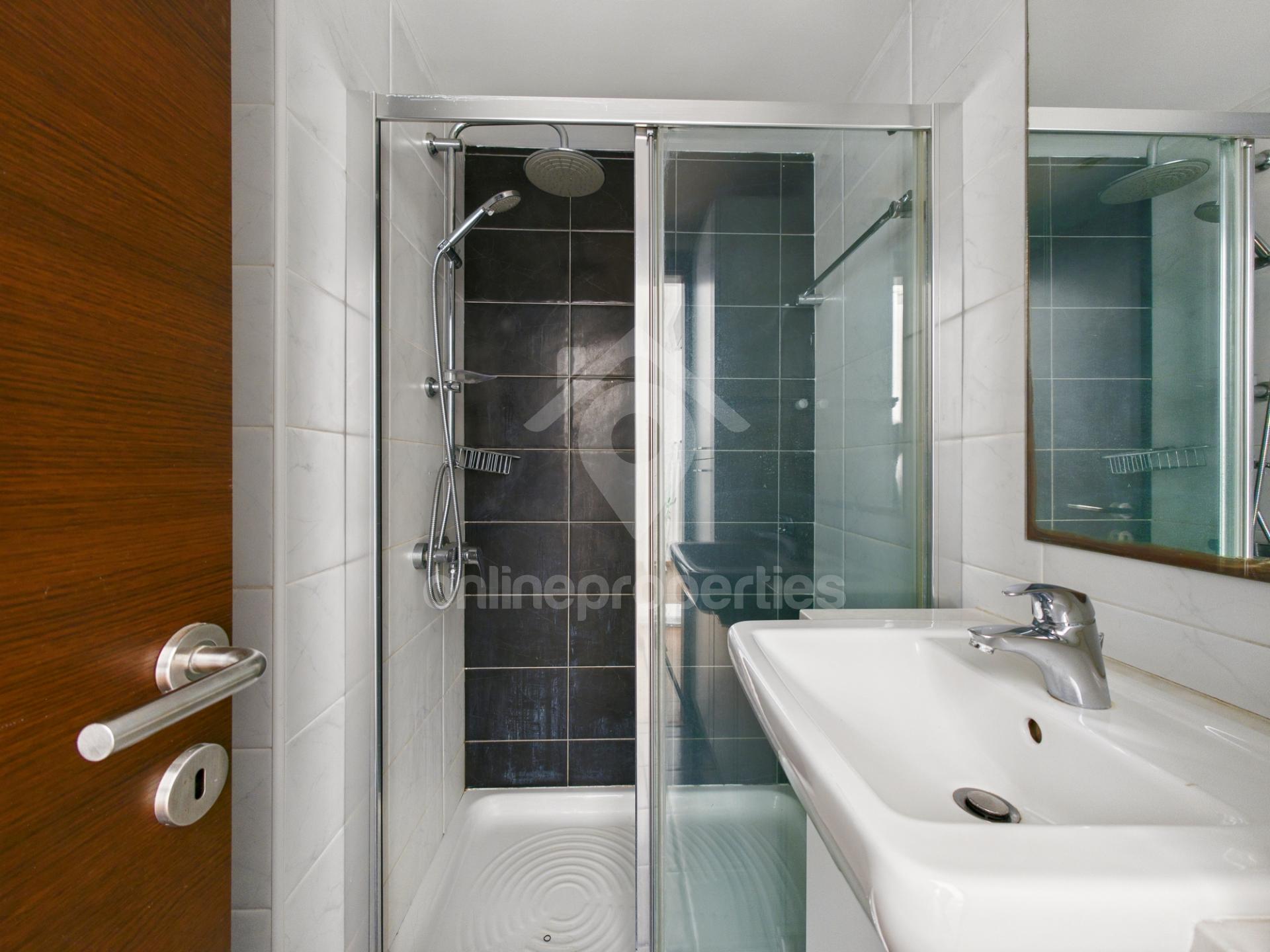 To change image, hover mouse over thumbnails below