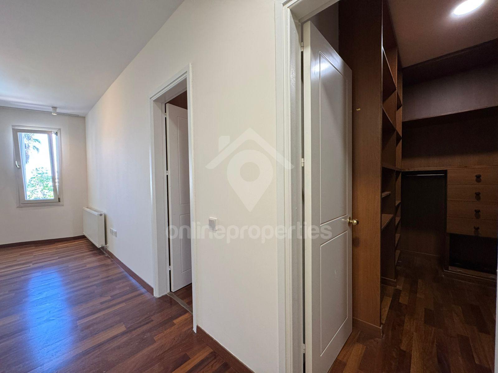 To change image, hover mouse over thumbnails below