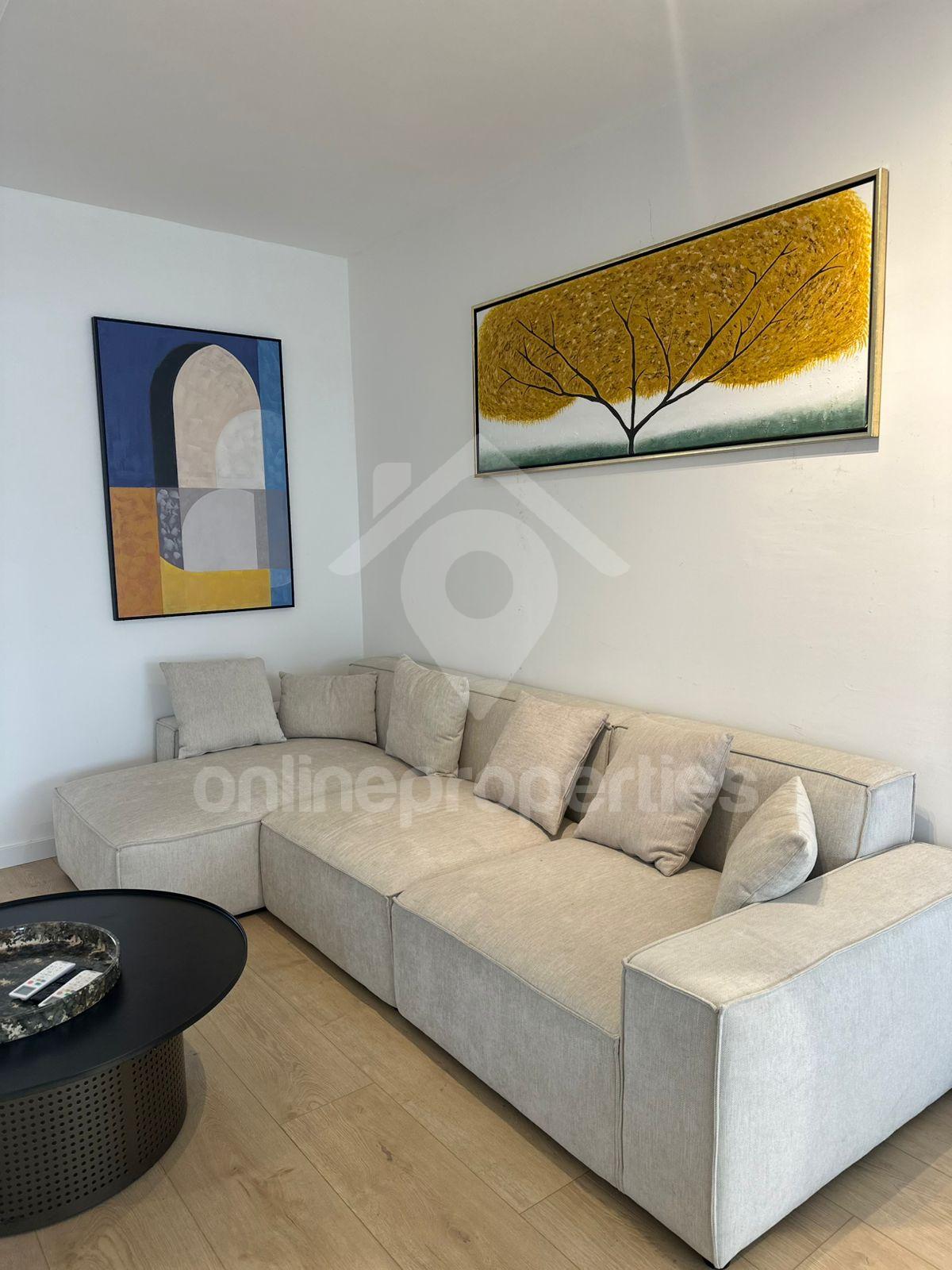 To change image, hover mouse over thumbnails below