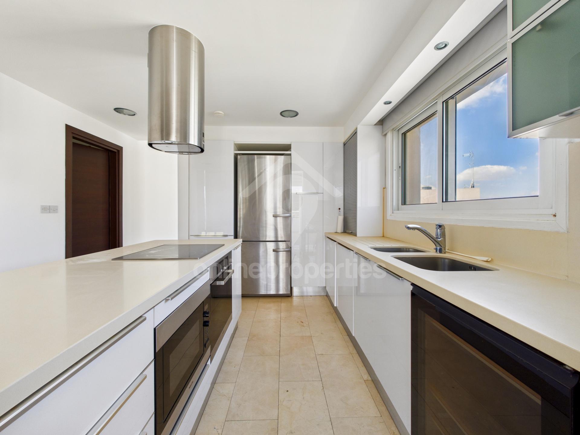 To change image, hover mouse over thumbnails below