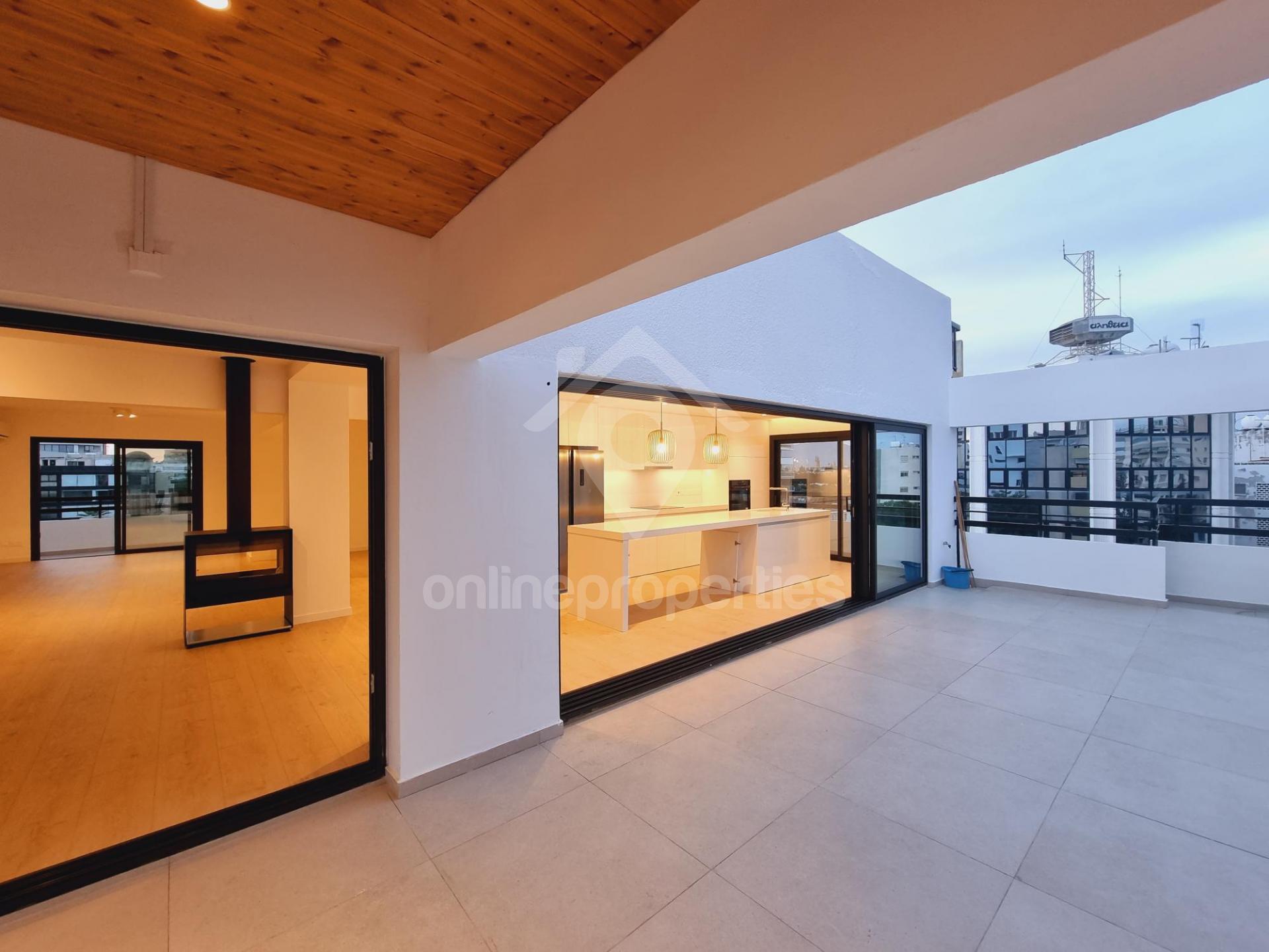 To change image, hover mouse over thumbnails below