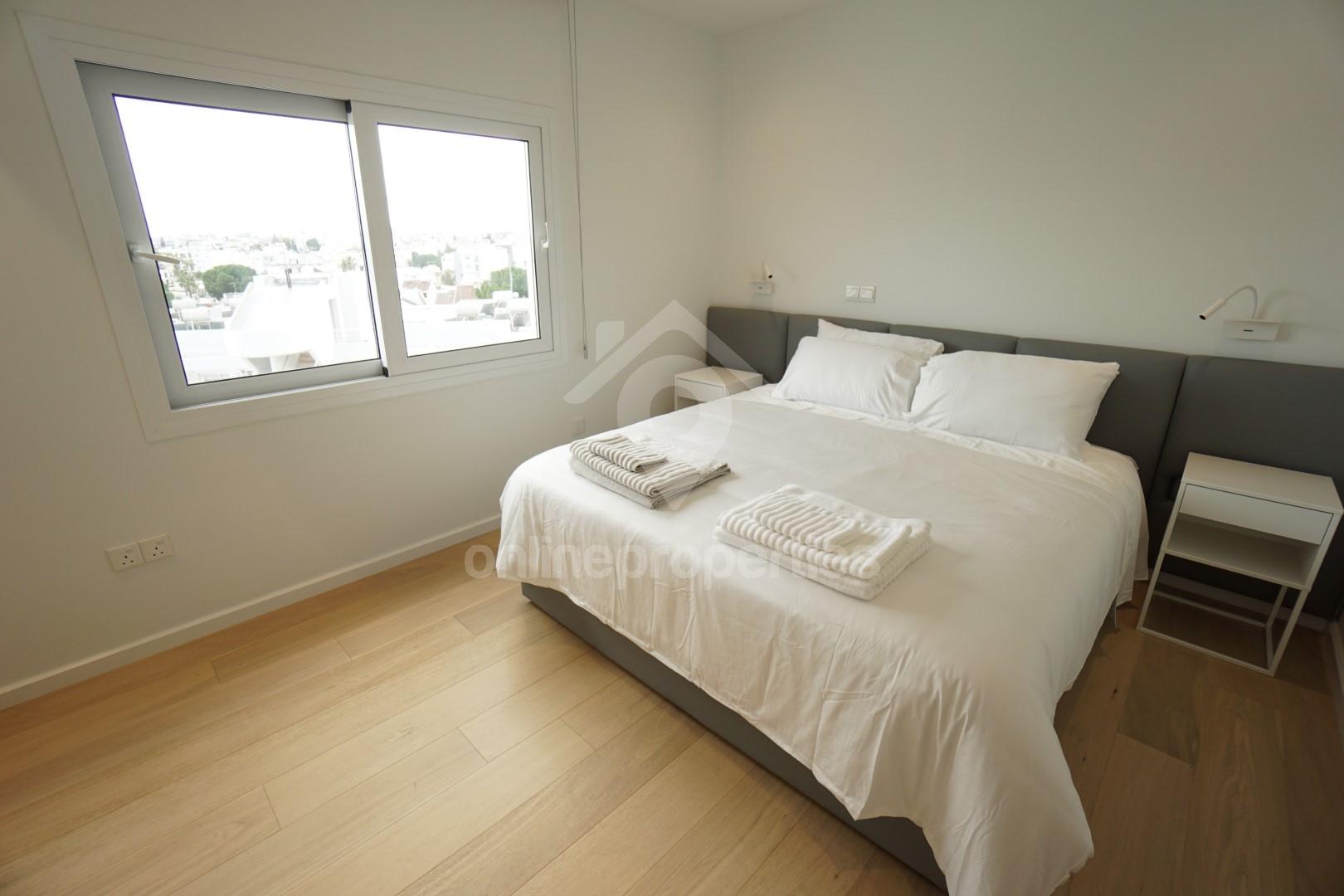 To change image, hover mouse over thumbnails below