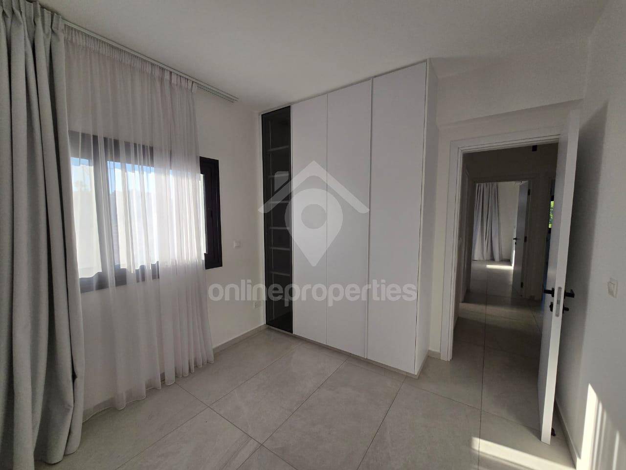 To change image, hover mouse over thumbnails below