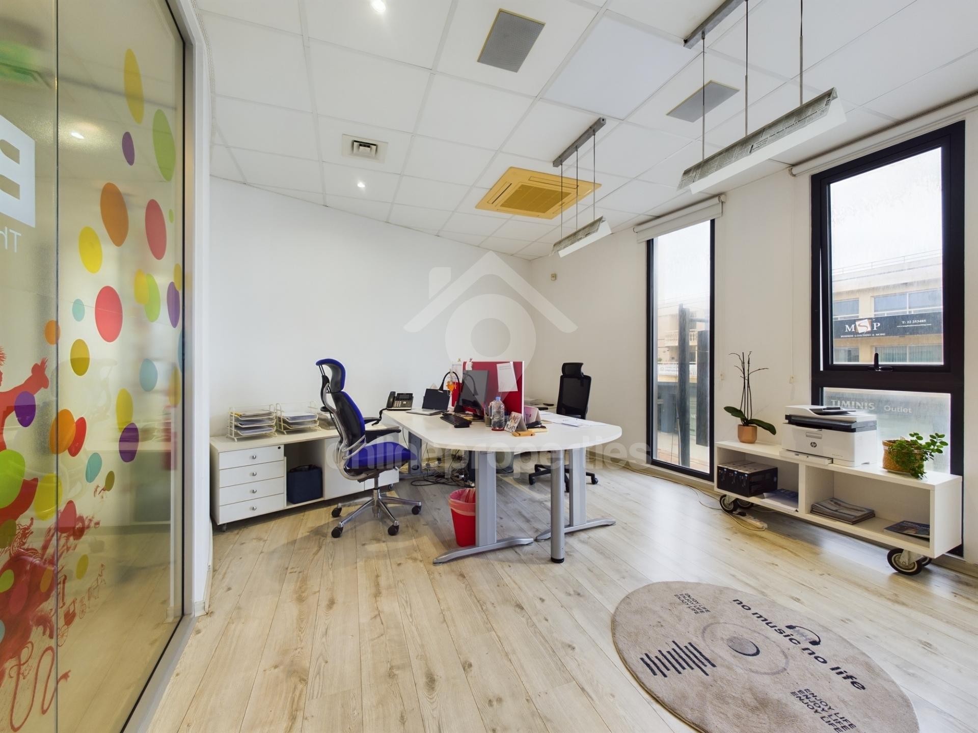 To change image, hover mouse over thumbnails below