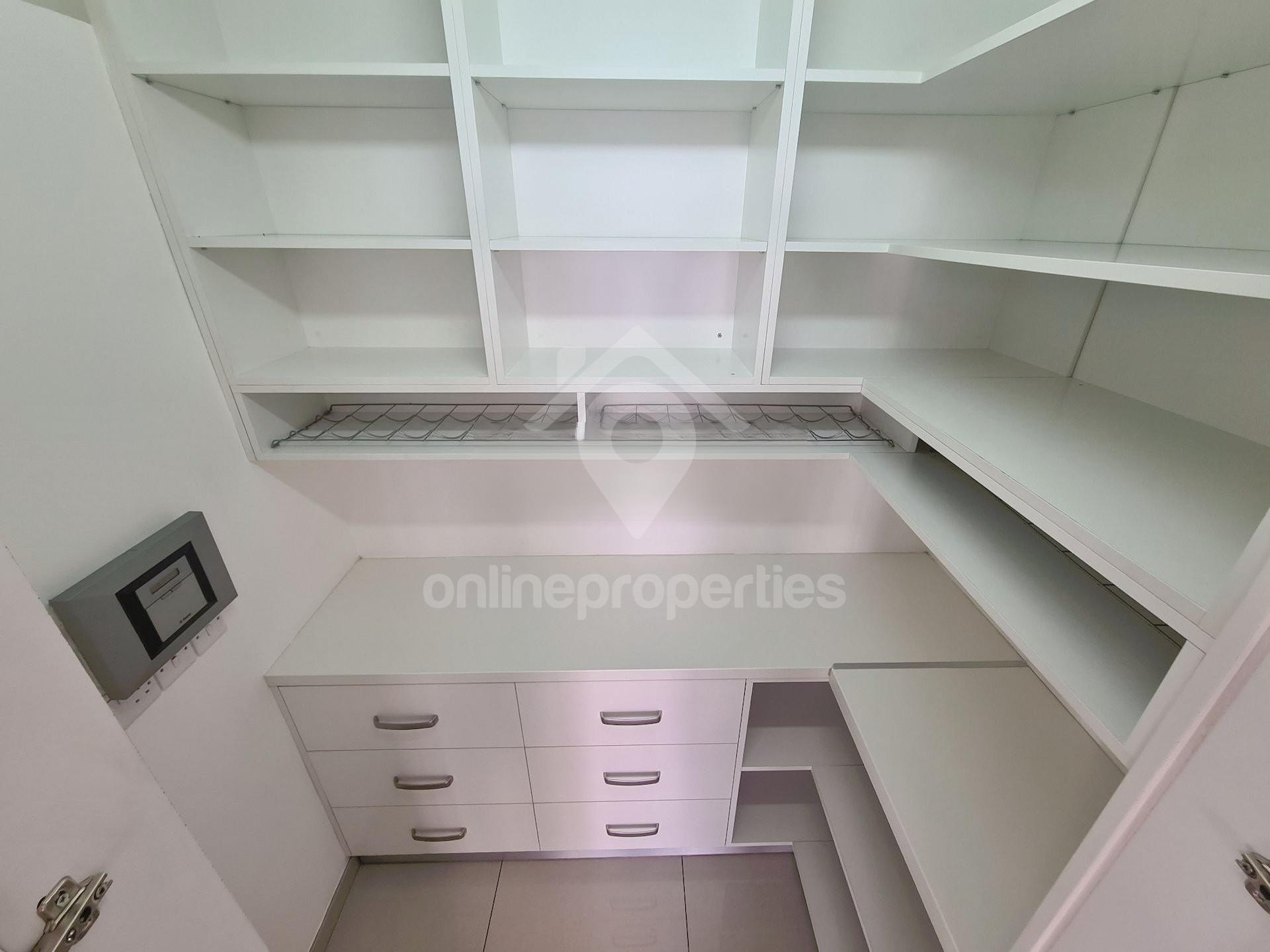 To change image, hover mouse over thumbnails below