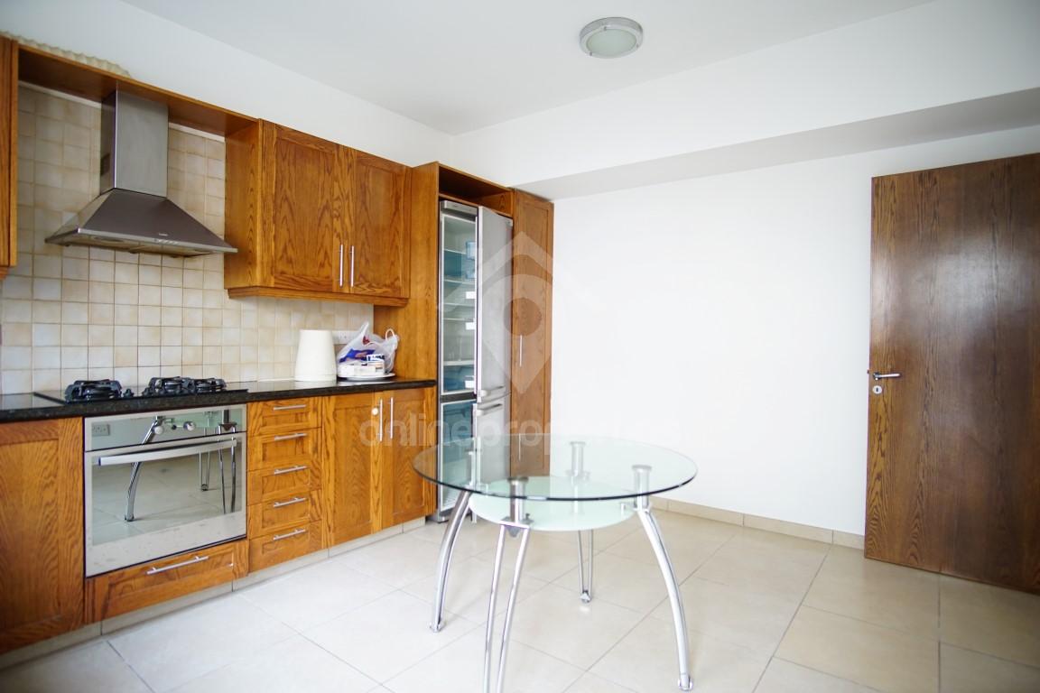 To change image, hover mouse over thumbnails below