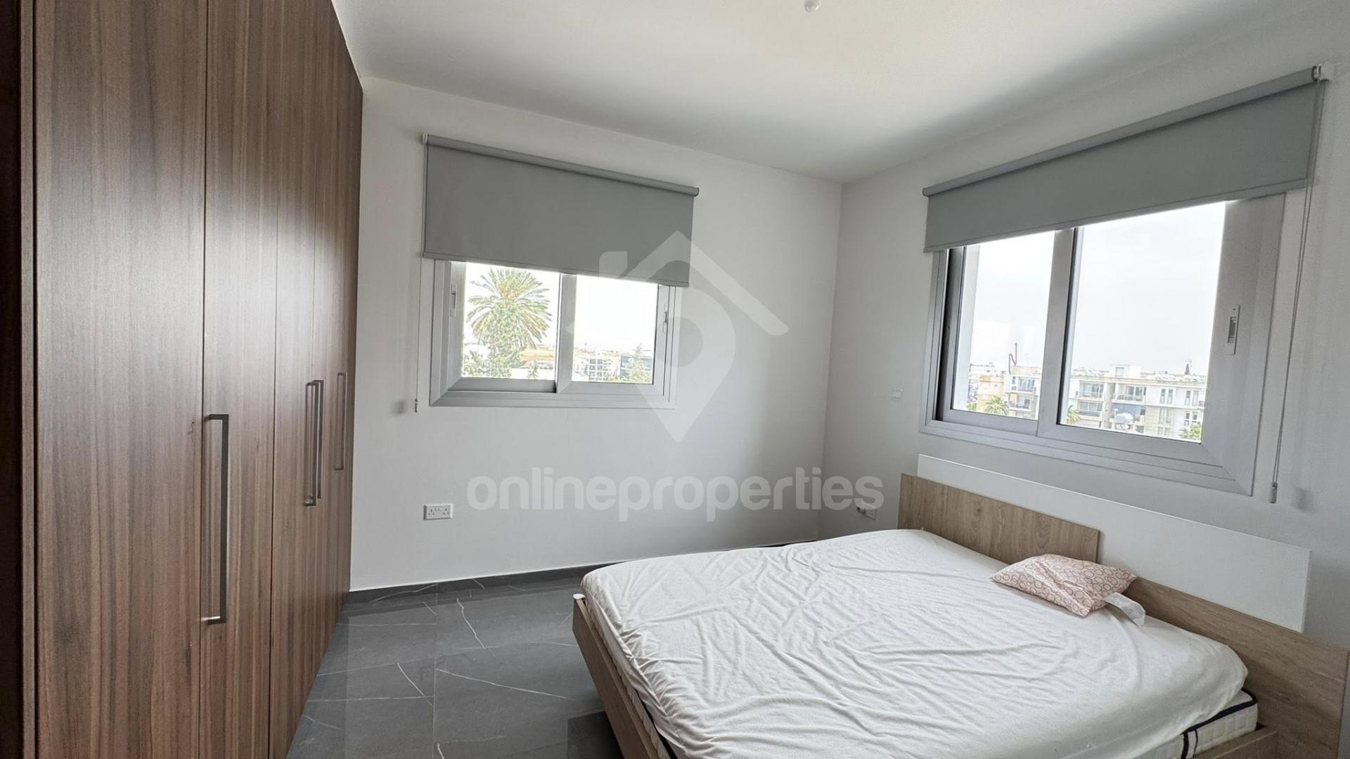 To change image, hover mouse over thumbnails below