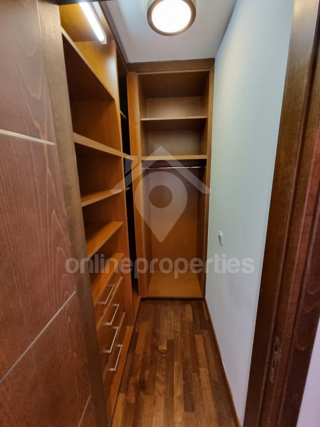 To change image, hover mouse over thumbnails below