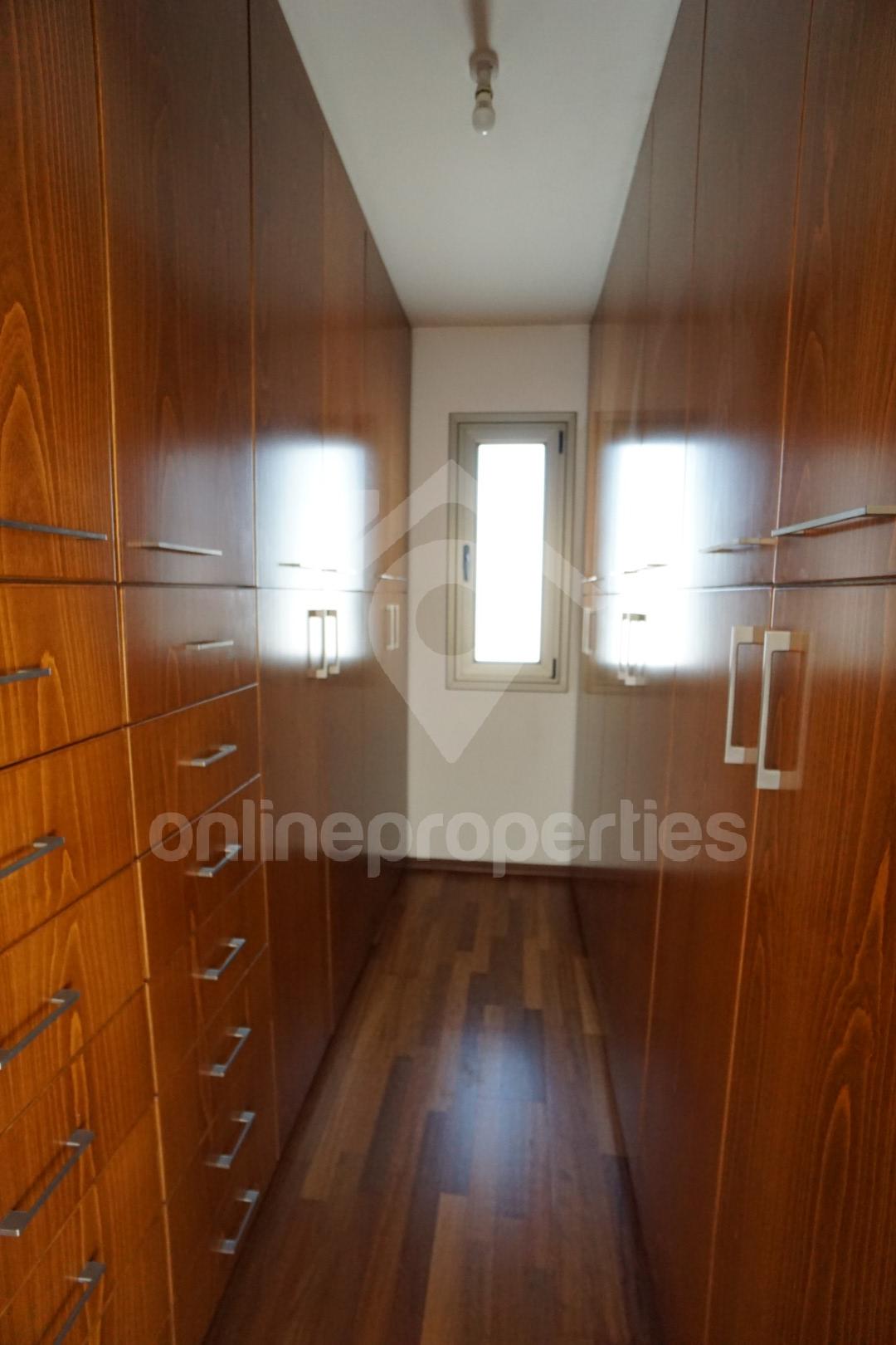 To change image, hover mouse over thumbnails below