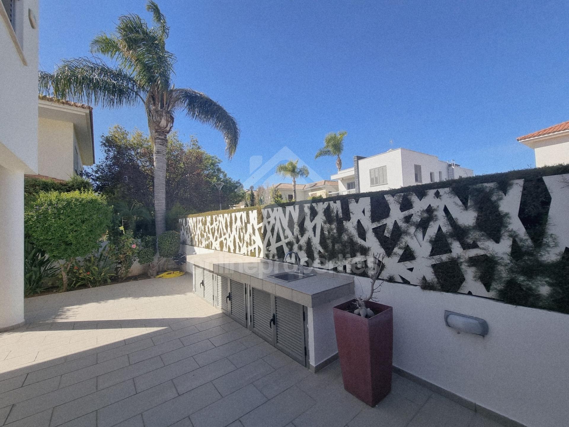 To change image, hover mouse over thumbnails below