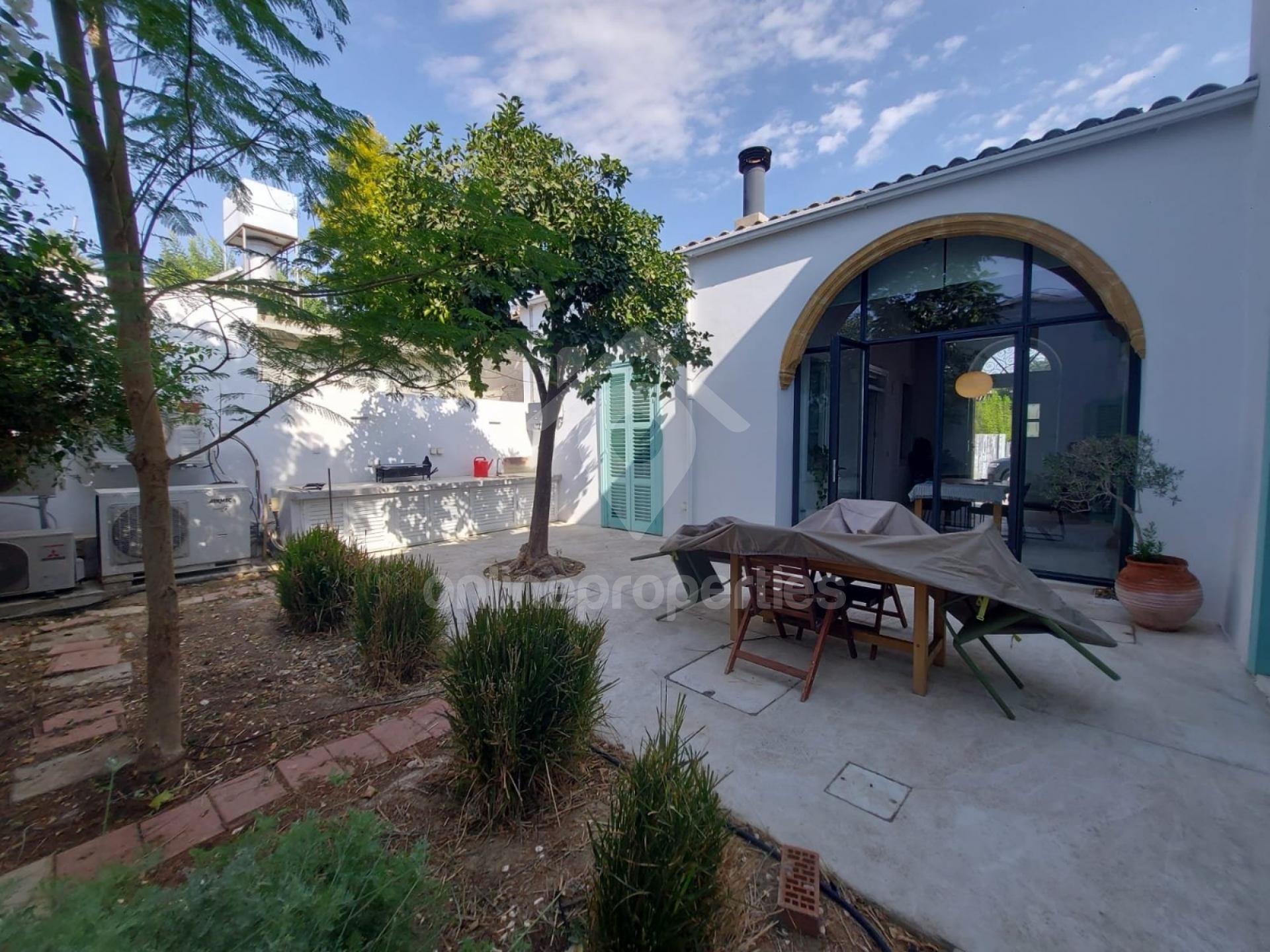 To change image, hover mouse over thumbnails below