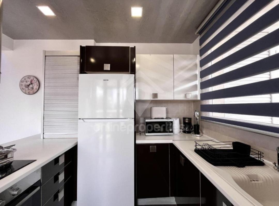 To change image, hover mouse over thumbnails below