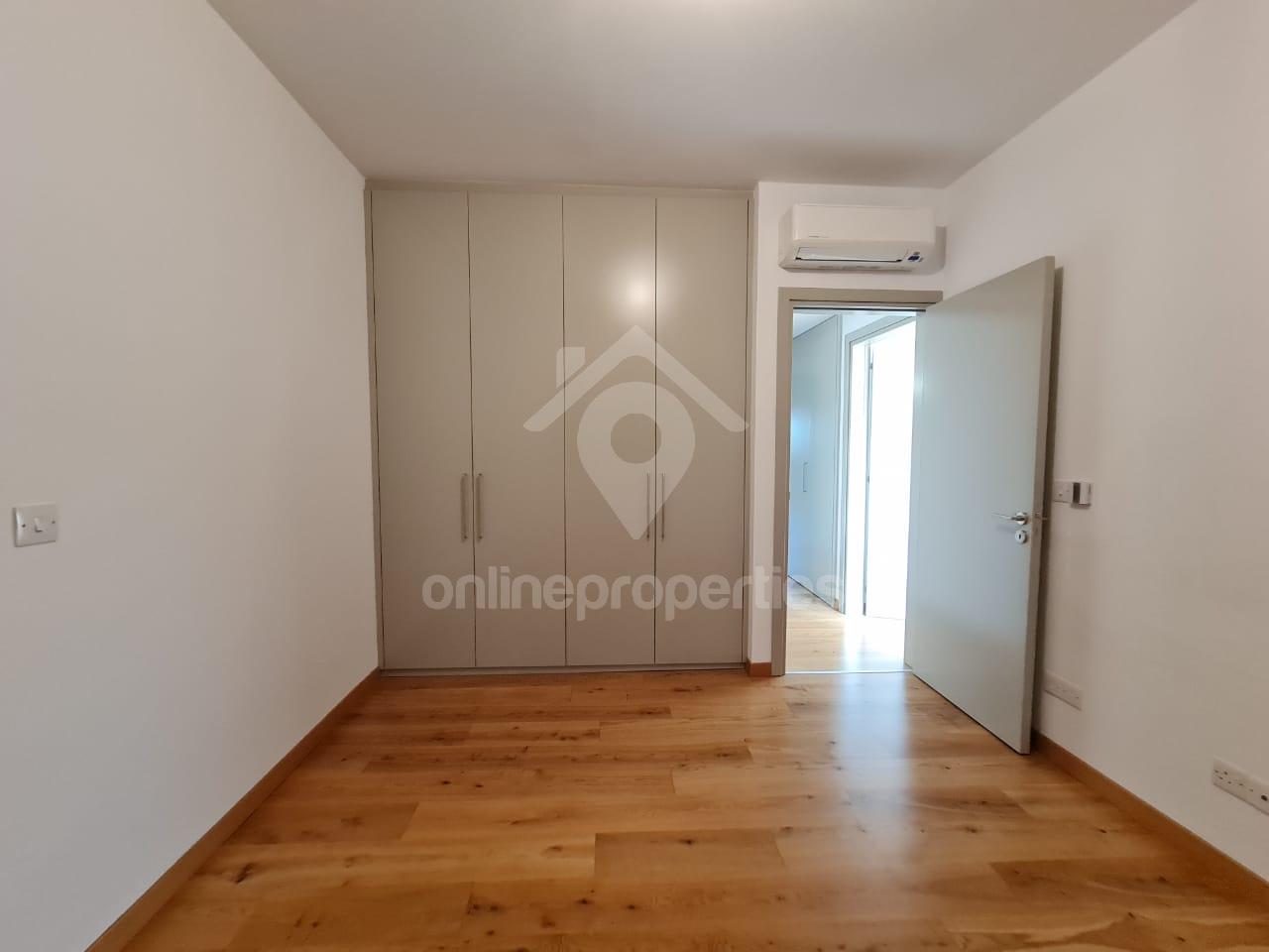 To change image, hover mouse over thumbnails below