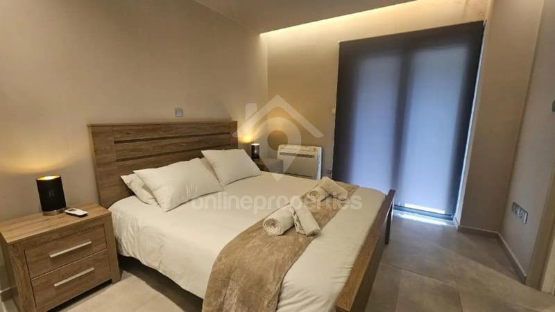 To change image, hover mouse over thumbnails below