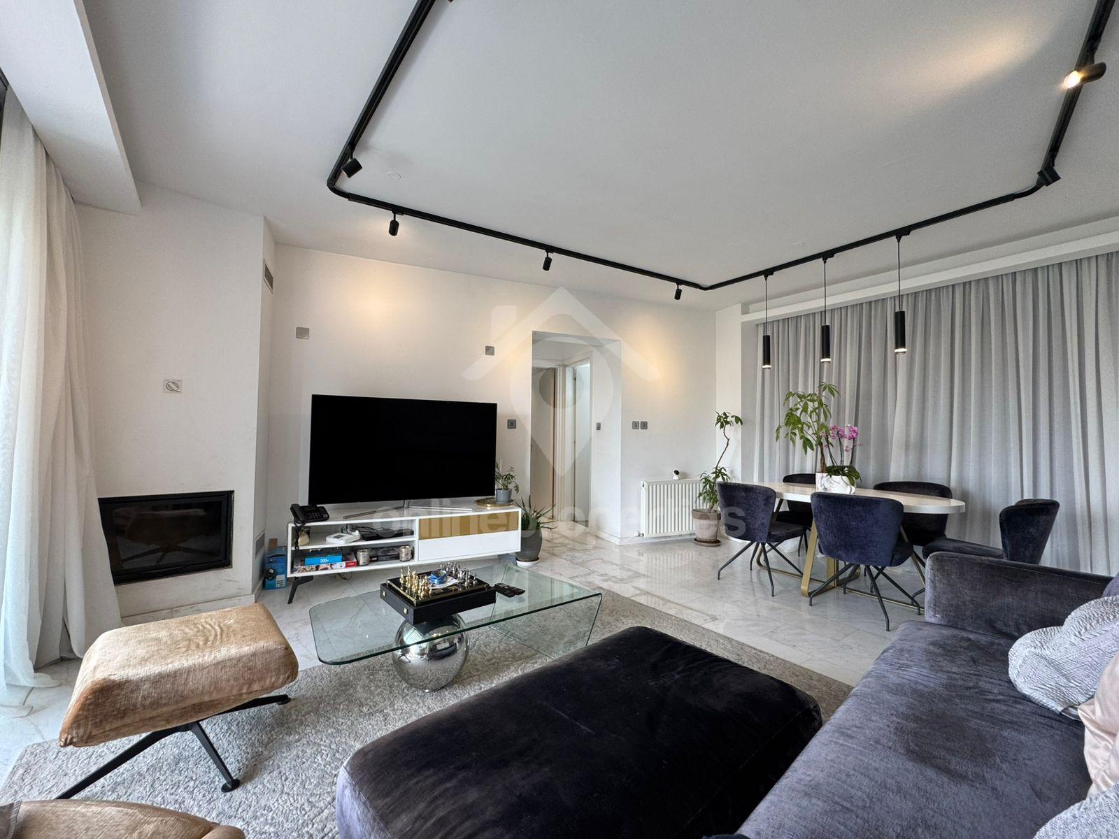 To change image, hover mouse over thumbnails below