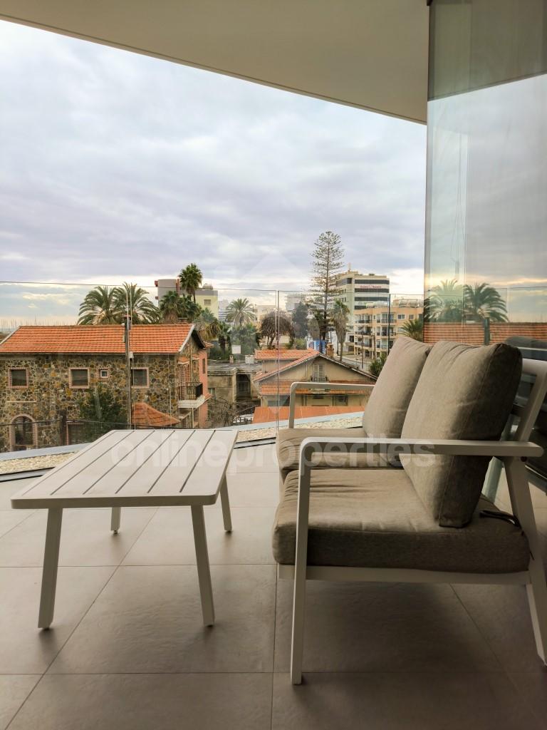 To change image, hover mouse over thumbnails below