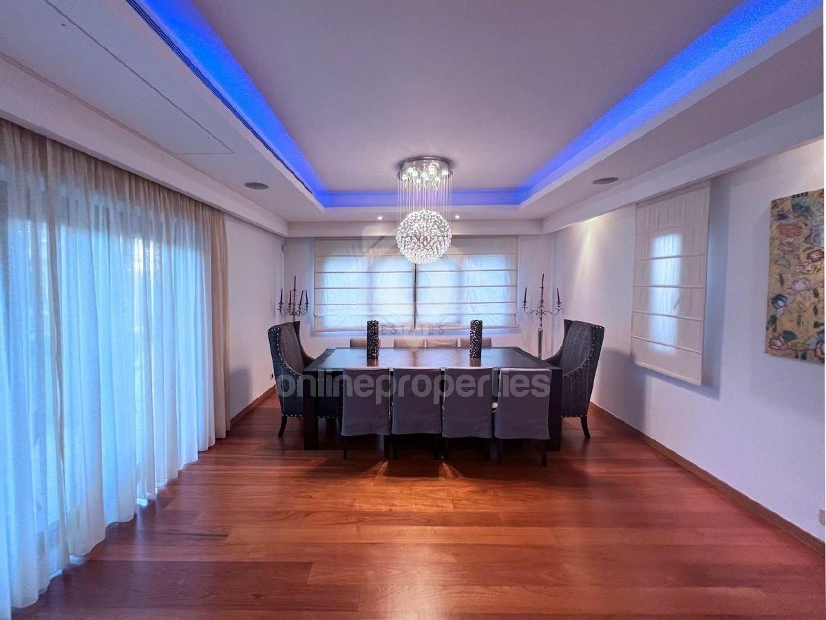 To change image, hover mouse over thumbnails below