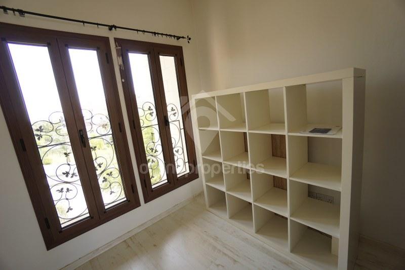 To change image, hover mouse over thumbnails below