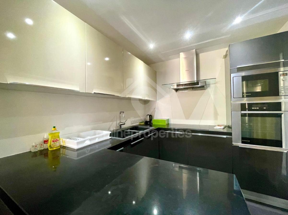 To change image, hover mouse over thumbnails below