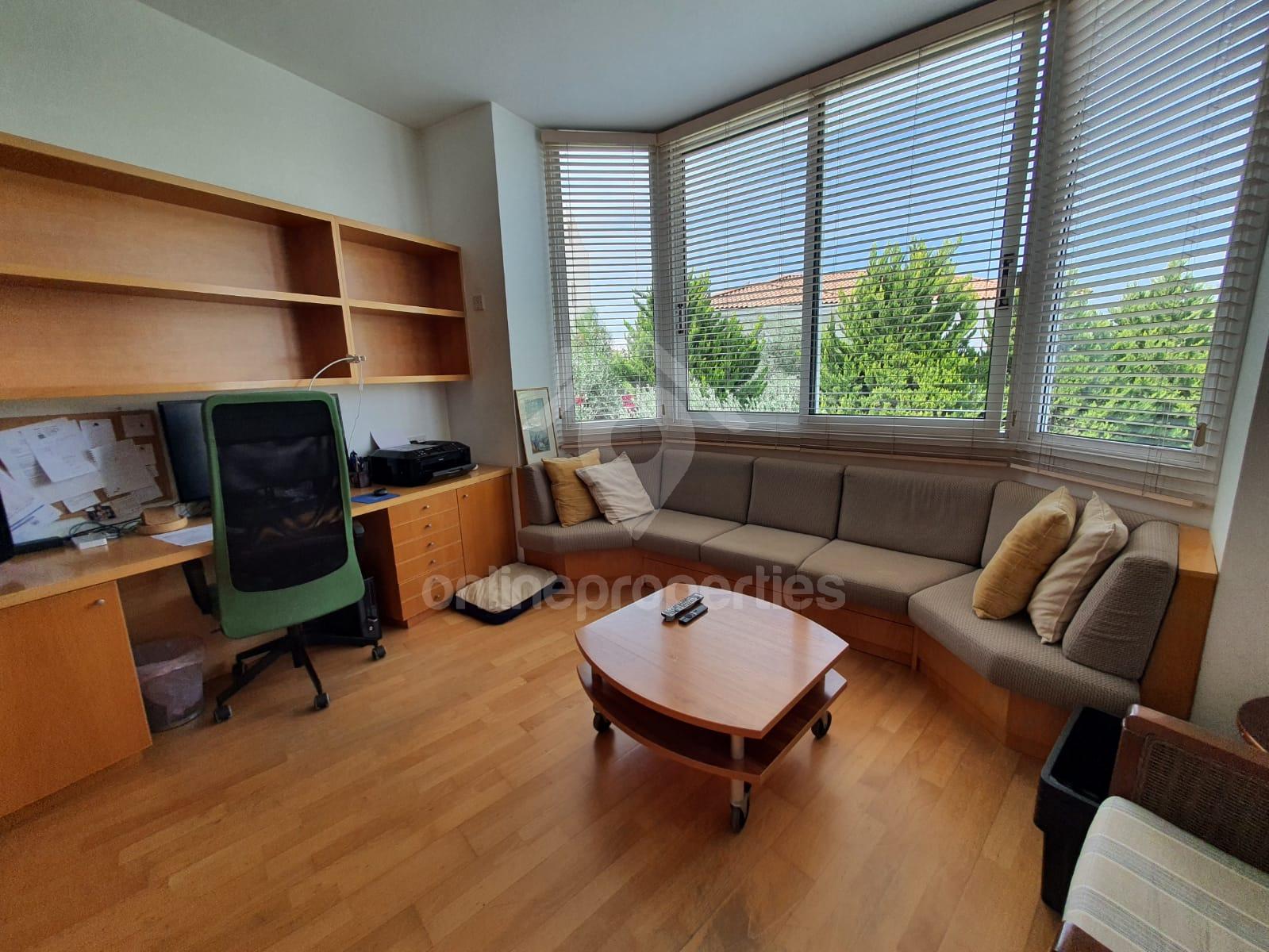 To change image, hover mouse over thumbnails below