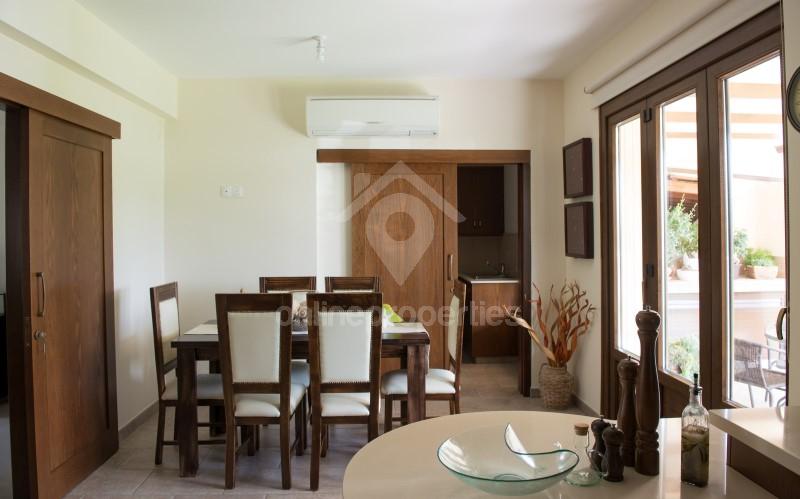 To change image, hover mouse over thumbnails below