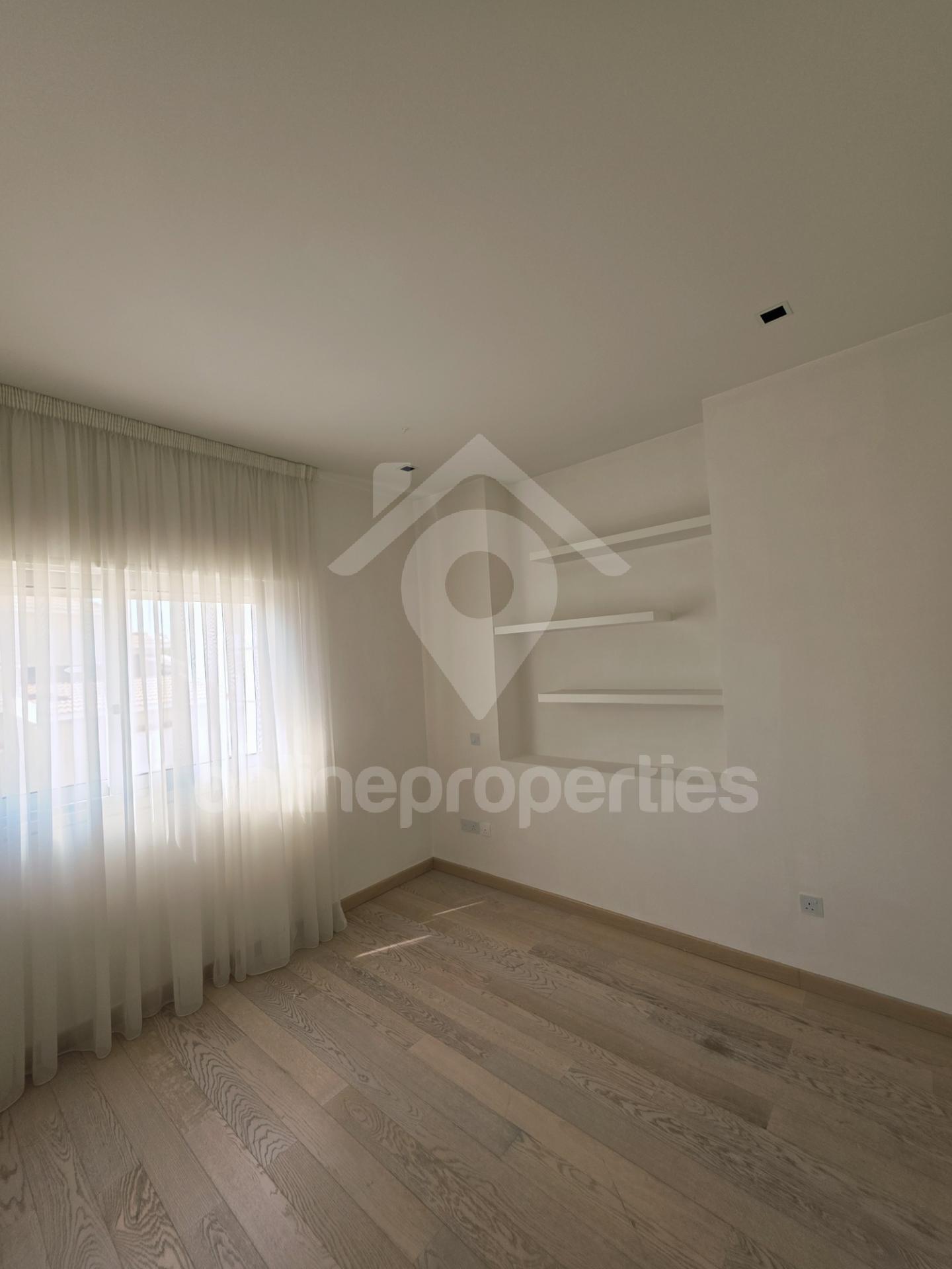 To change image, hover mouse over thumbnails below