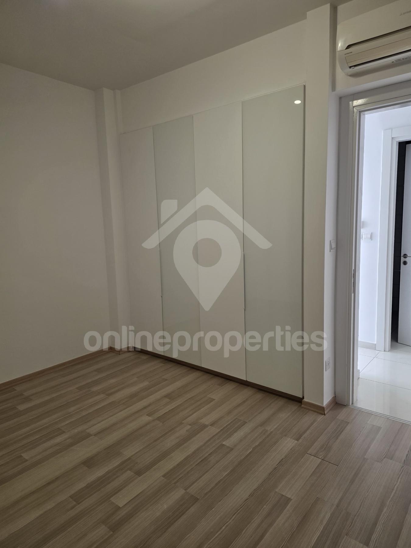 To change image, hover mouse over thumbnails below