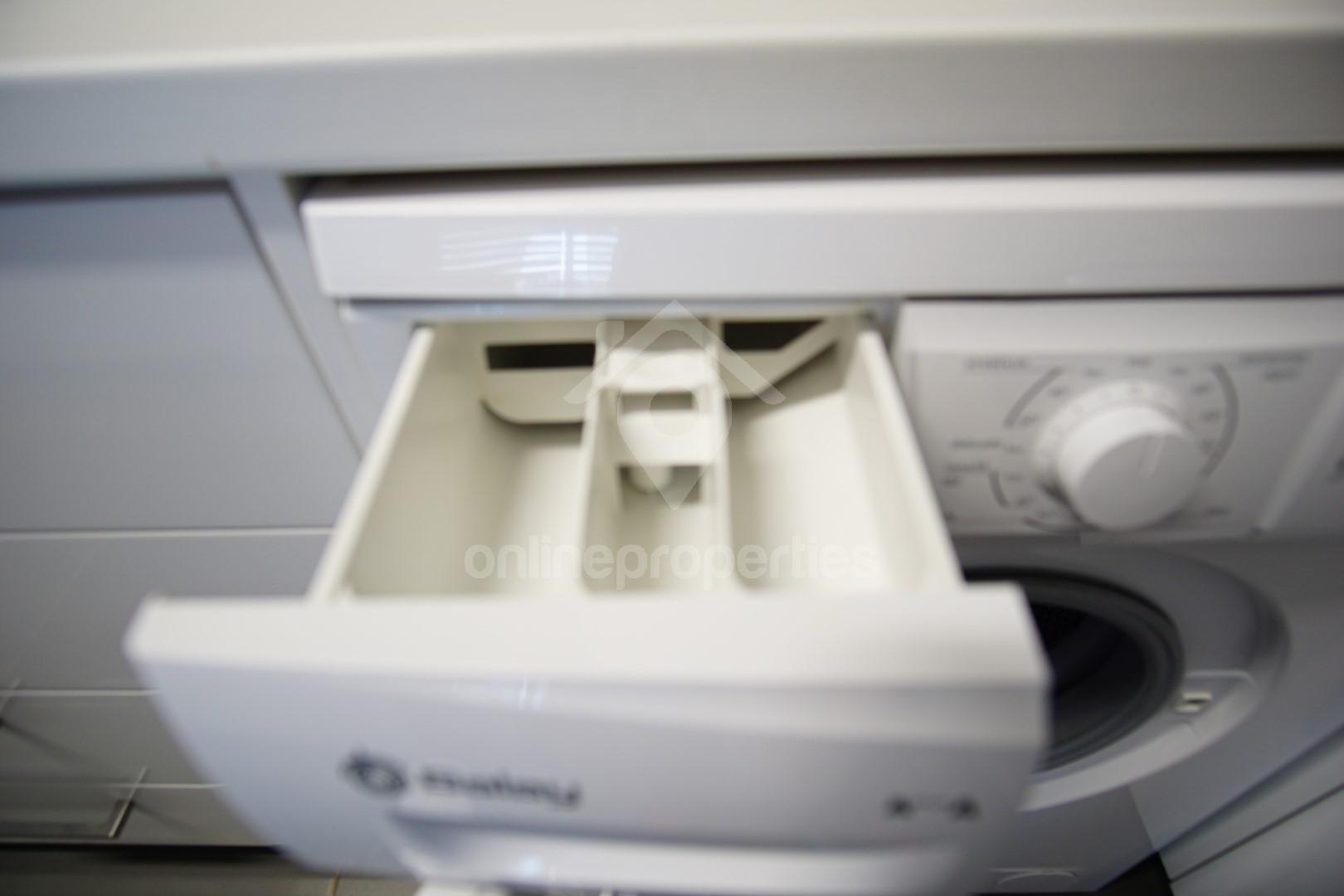 To change image, hover mouse over thumbnails below