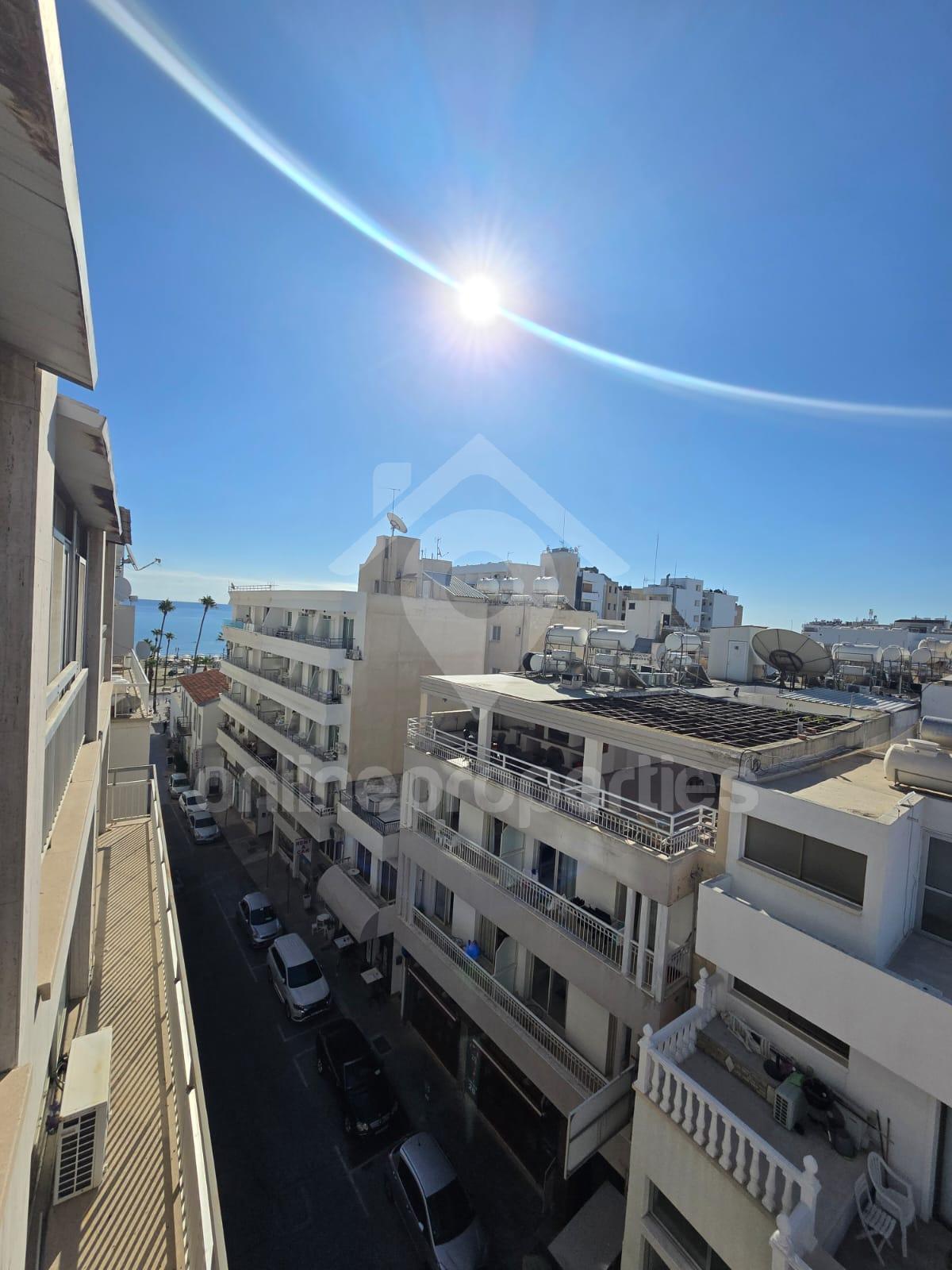 To change image, hover mouse over thumbnails below