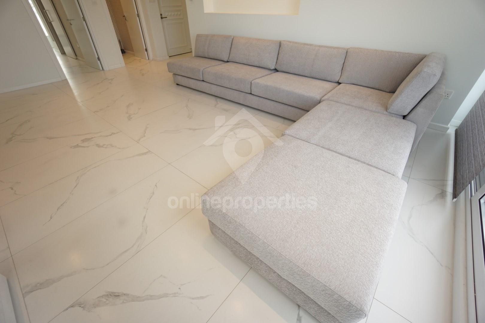 To change image, hover mouse over thumbnails below