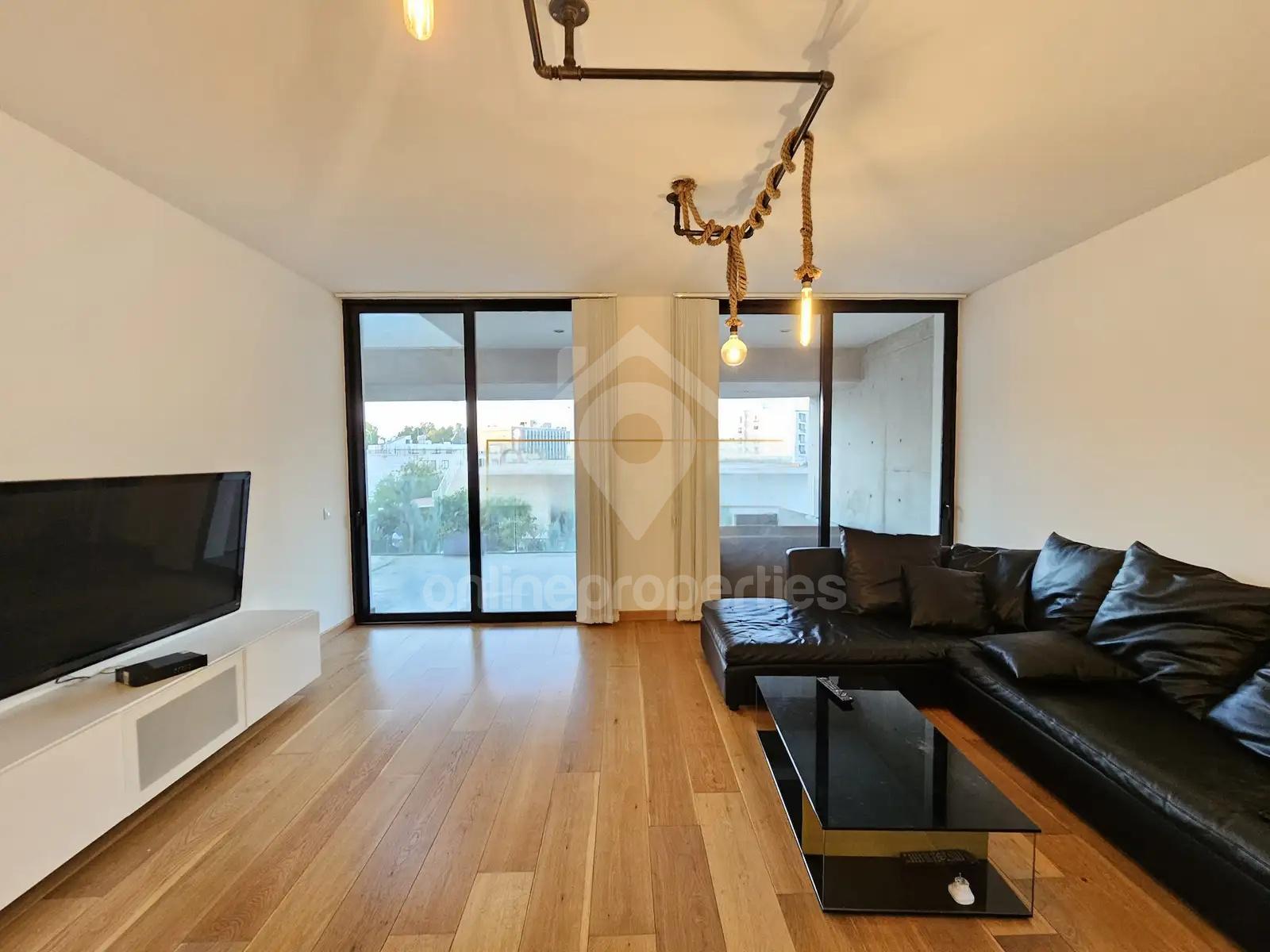 To change image, hover mouse over thumbnails below