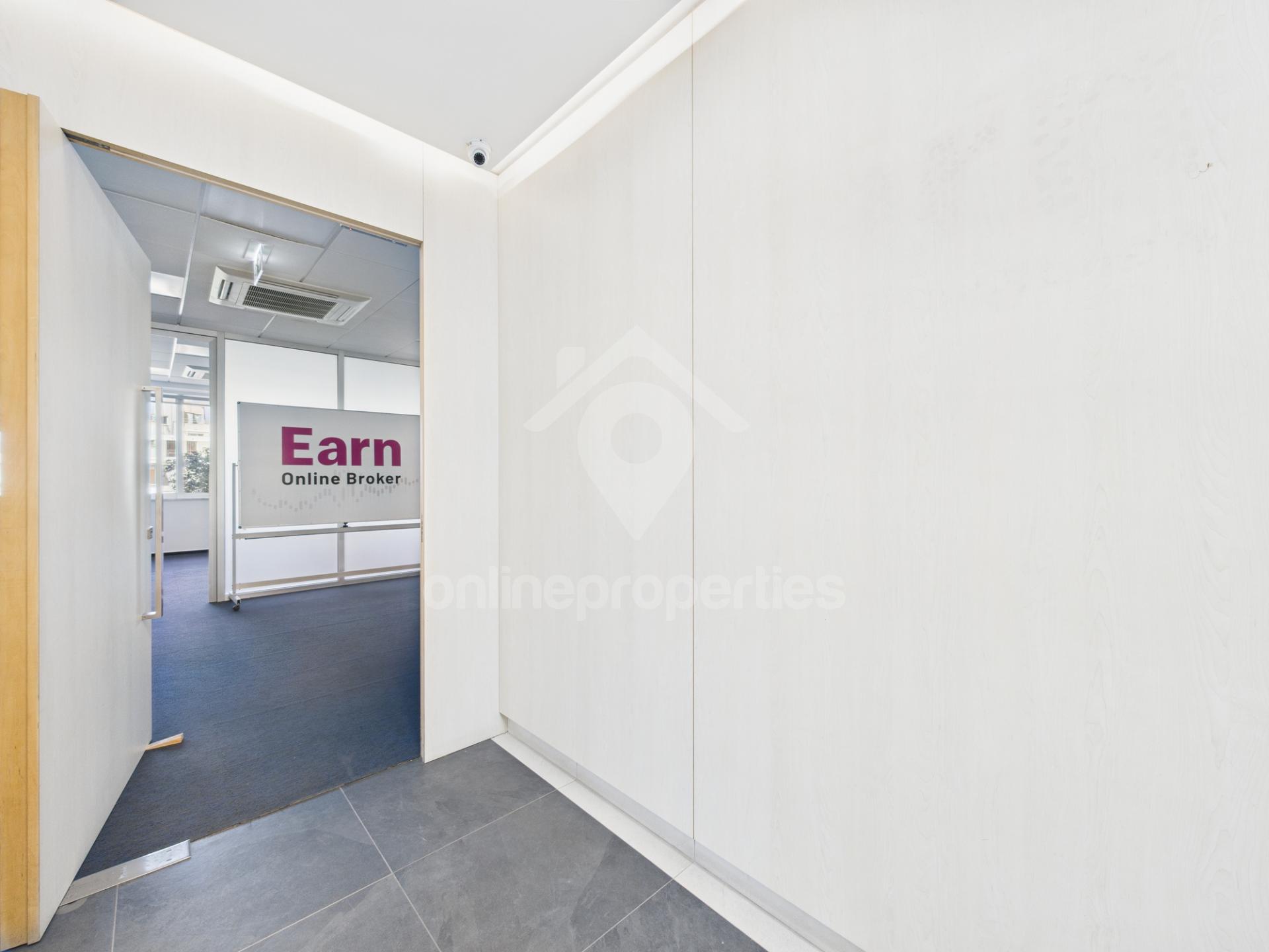 To change image, hover mouse over thumbnails below