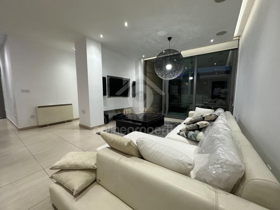 To change image, hover mouse over thumbnails below